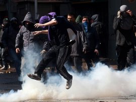 Sociólogo apunta la violencia de los encapuchados como «herencia de la dictadura»