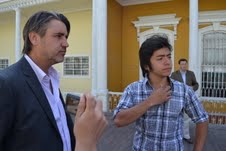 La historia de frustrada reunión de Senador Rossi y secretario general de la Cormudesi