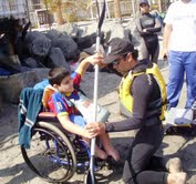 Promueven rehabilitación a través de la práctica del kayac en Playa Cavancha