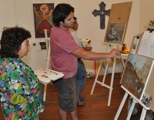 Clases de pintura ofrece Universidad Católica en Pica, en convenio con Collahuasi