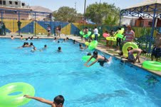 Hospicio inaugura temporada de piscina y de paso alcalde responde a críticas