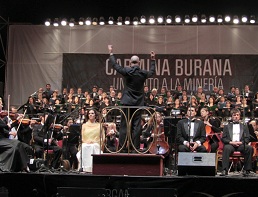 Iquiqueños ovacionaron en Cavancha gran presentación de cantata “Carmina Burana”