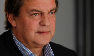 Francisco Vidal: “El principal problema para la derecha tiene nombre de mujer: Michelle Bachelet”