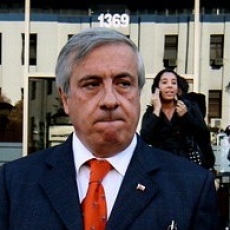 Mañalich retrocede y pide disculpa a la DC tras caer 11 puntos en la encuesta Adimark
