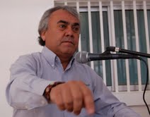 Galleguillos dice que con querrella en su contra pretenden sacarlo de competencia