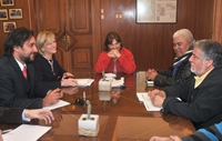 Ministra Matthei en visita relámpago a Iquique escucha demandas históricas de portuarios