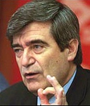 Camilo Escalona: Existencia de 3 ministros-candidatos presidenciales son «salvavidas de plomo» para Piñera