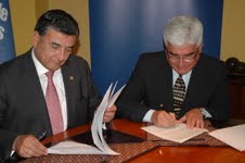 Facutadad de Ciencias Emprsariales de la UNAP en convenio con entidad educativa de Perú