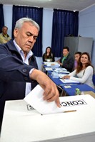 Galleguillos vota confiado en un triunfo mayoritario en elecciones