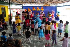 Muniipalidad continuó con reparto de regalos navideños