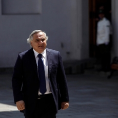 Ministro Chadwick es dueño de 376 millones de pesos en acciones de Aguas Andinas