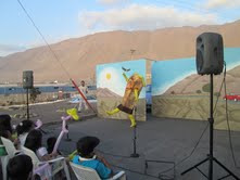 CONAF presentó obras de teatro “La Caja y la Botella” en el Barrio San Carlos