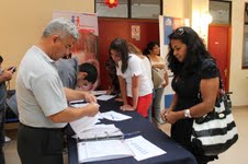 Entregan subsidios para familias de clase media emergente
