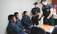 Bolivianos marchan hacia consulado chileno en demanda de libertad de conscriptos