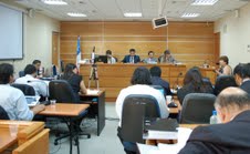 Directores acusan: “En los mismos colegios debimos reparar los muebles para usarlos”