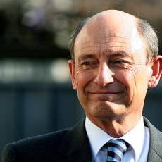 Arden redes sociales por nombramiento de Cheyre como presidente del Consejo del Servel