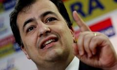 Diputado UDI: «Para evitar esos cantos sugiero al jefe de la Armada que los inscriba en clases de bordado y punto cruz»