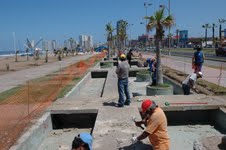 Intensas faenas para recuperar las piletas del parque La Américas, en Playa Brava