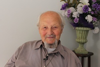 Hermano Paul Oden Morio recibe Carta de Nacionalización Chilena