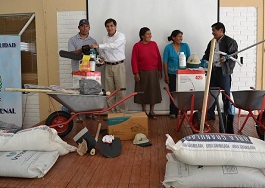 Entregan insumos  a 43 agricultores de Camiña