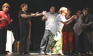 Teatro Expresión fortalece taller teatral con adultos mayores mediante el Fondo de Cultura Regional