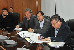 Entregan bono de emergencia de 200 mil pesos para los taxistas
