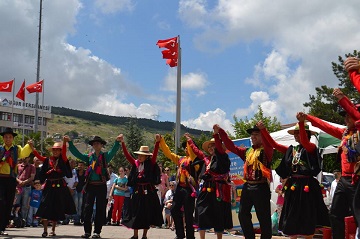 Compañía de Danzas Tradicionales de Iquique, Kirqui Wayra se luce en festivales de Chipre y Turquía