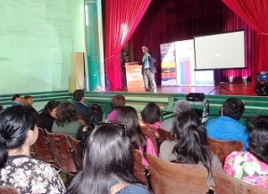 Emprendedoras de El Tamarugal, reciben certificaciones en histórico teatro de Salitrera Humberstone