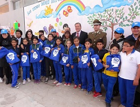 Mural promueve que:  «Los niños deben estudiar y jugar; no trabajar»