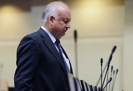 Presidente del PC solicitó al Gobierno evaluar un cambio de gabinete tras encuesta Adimark