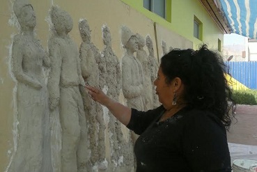 Con mural en relieve reconocen a obreros que iniciaron marcha de 1907 hacia Escuela Santa María,