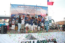 Equipos de Chanavayita y Caramucho  ganadores del Campeonato de Fútbol Borde Costero en  categorías infantil y juvenil