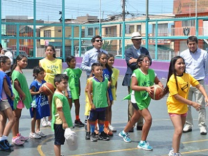 Escuela de Básquetbol en Plaza Arica: La idea es masificar práctica deportiva en barrio popular