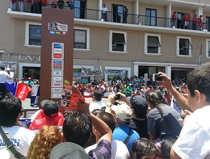 Municipales desvinculados, aprovechan cobertura del Dakar para protestar