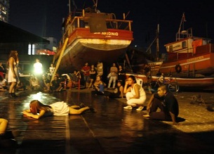 Arte contemporáneo improvisó pieza en Caleta de Pescadores de Cavancha
