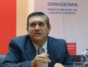 SQM: Director del Sernageomin y familiares de políticos figuran en lista que investiga la Fiscalía