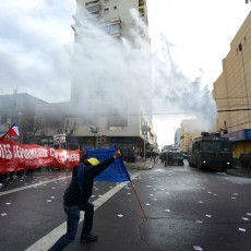 La Moneda toma distancia de Carabineros por represión a estudiantes y dice que “el abuso de autoridad es una falta prevista en reglamento”