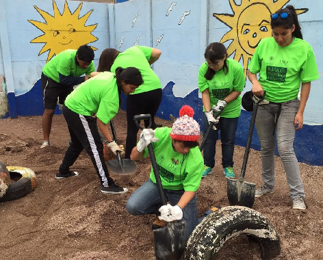 Alumnos de la Universidad Santo Tomás realizan trabajos voluntarios en Chanavayita