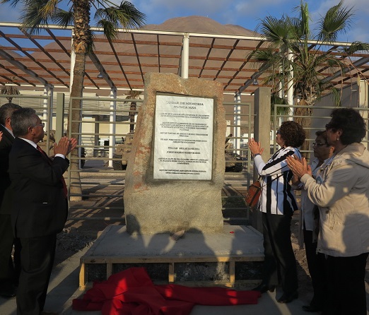 A la vera del camino del ex centro de tortura, Regimiento Telecomunicaciones, levantan monolito por ejecutados políticos Marín y Miller