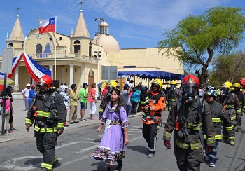 Fuerzas vivas de La Huayca y La Tirana también protagonizaron coloridos desfiles por el 18 de septiembre