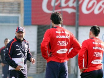Todo Chile se concentra: La Selección ya está en Lima para disputar duelo clave ante Perú
