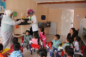 Niños se acercan a las ciencias mediante una lúdica y entretenida jornada