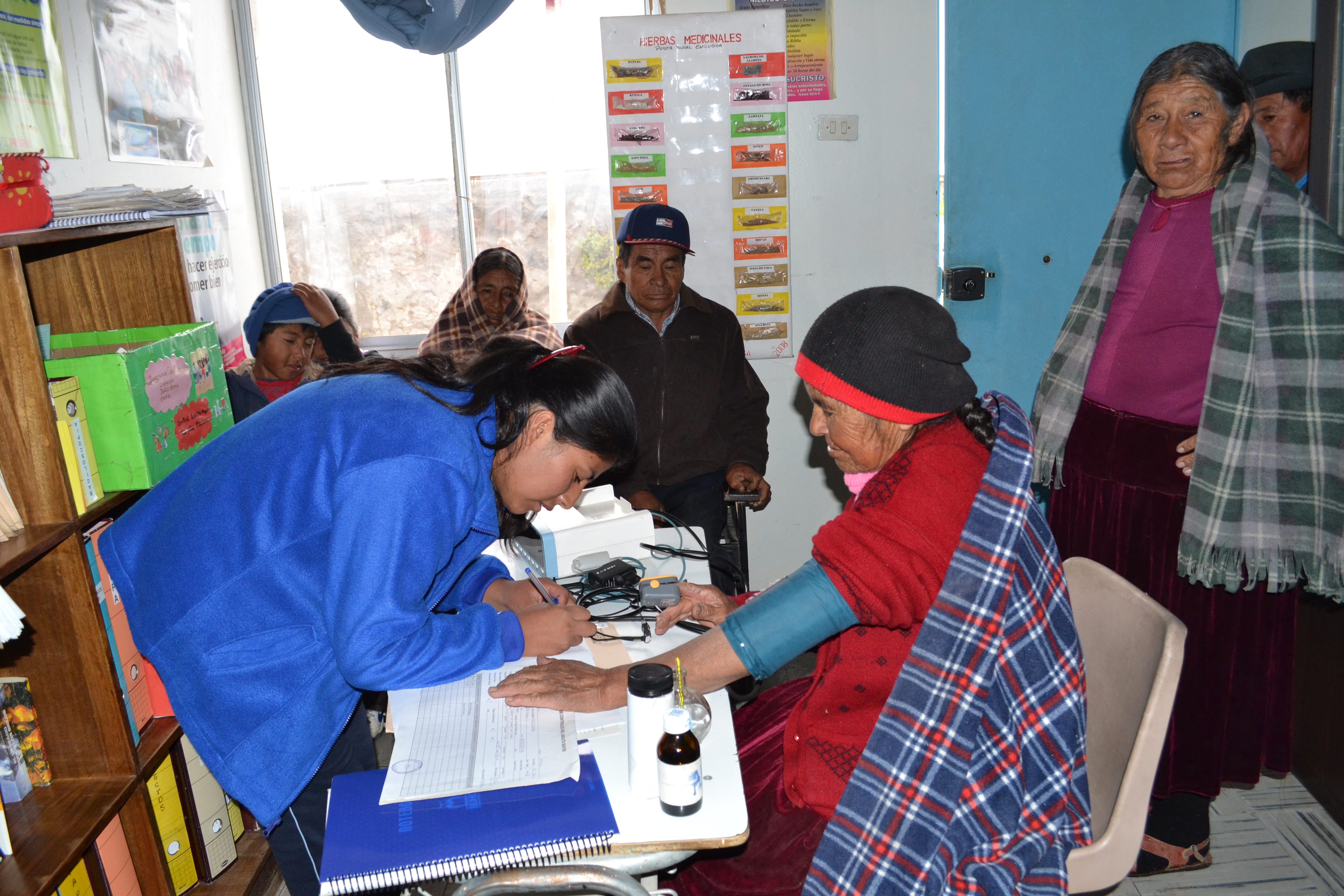 Concretan enlace satelital para realizar telemedicina en el altiplano de Tarapacá