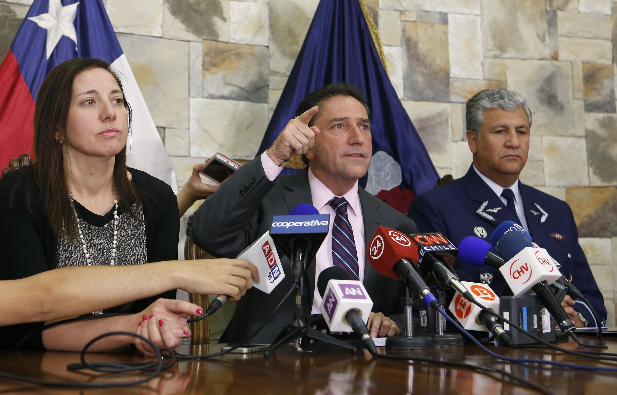 Ministro de Defensa anunció que el aeropuerto de Iquique está entre los 7 que estarán plenamente operativos en el país