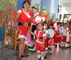Saludo navideño de párvulos del Jardín Pececito