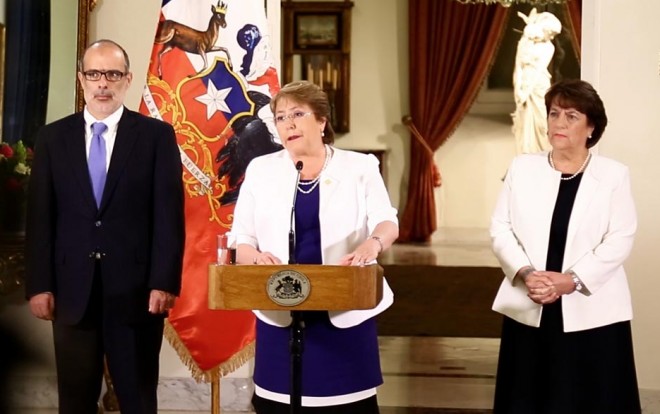 Presidenta Bachelet lanza App Alerta Auto para denunciar robo de vehículos en línea