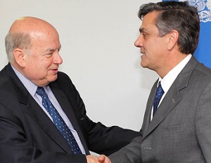Insulza califica a Longueira de estadista y defiende corporativamente relación empresarios-políticos