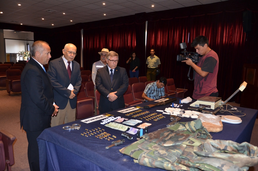 Investigación de Fiscalía y PDI logra tres detenidos e incautación de drogas y armas