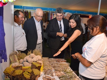 FOSIS apostó a la inclusividad en Feria de Emprendimiento, al incorporar lenguaje de señas en jornada inaugural