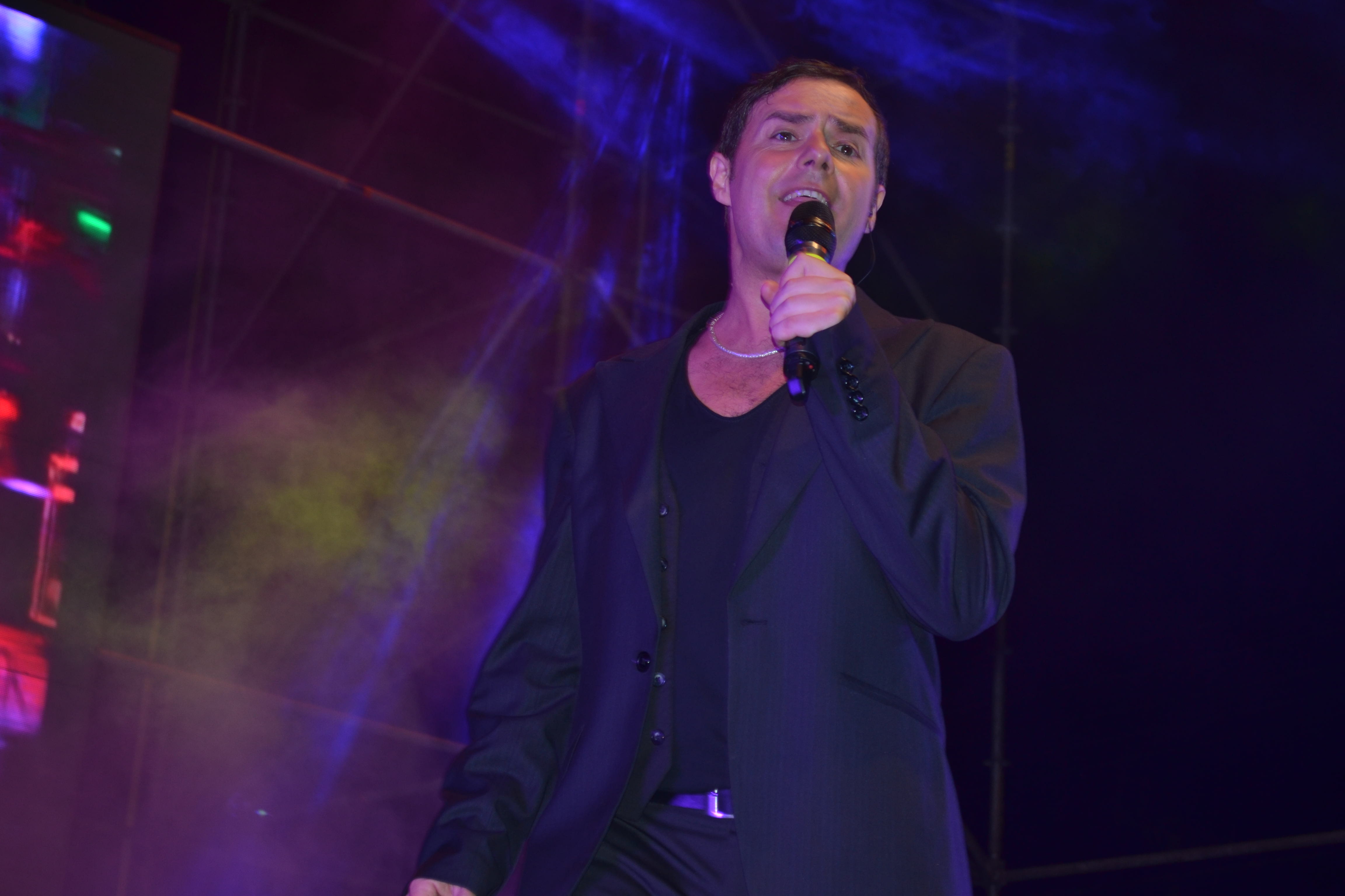 Romanticismo se tomó tercera noche de festival de Pozo Almonte
